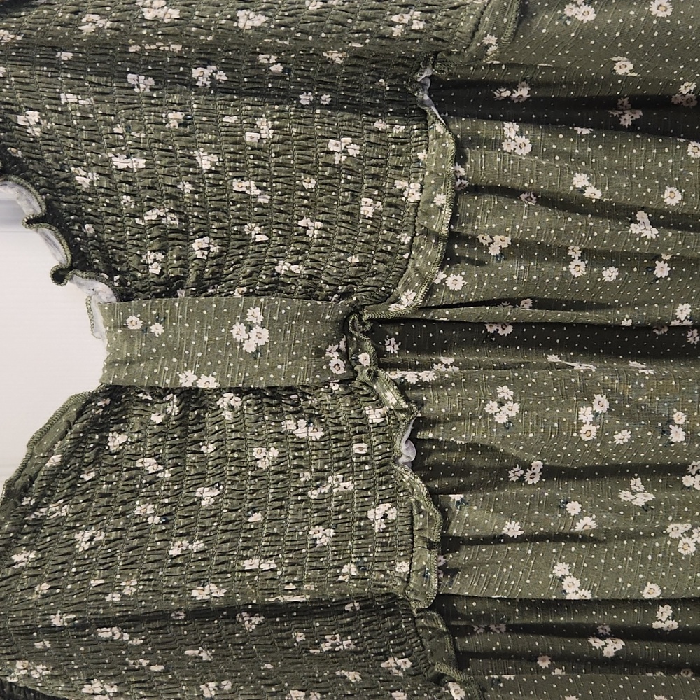 Torrid Green Smocked Top With Dainty Daisy Flowers - Picture 3 of 5